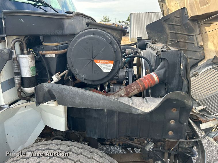 image for item KW9116 2006 International 4400  fuel truck