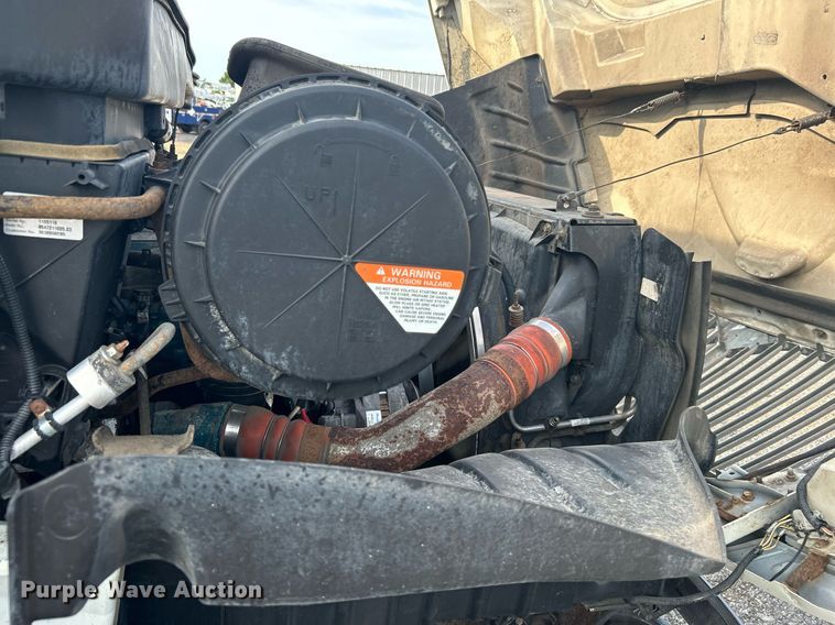 image for item KW9116 2006 International 4400  fuel truck