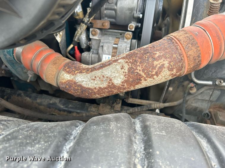 image for item KW9116 2006 International 4400  fuel truck