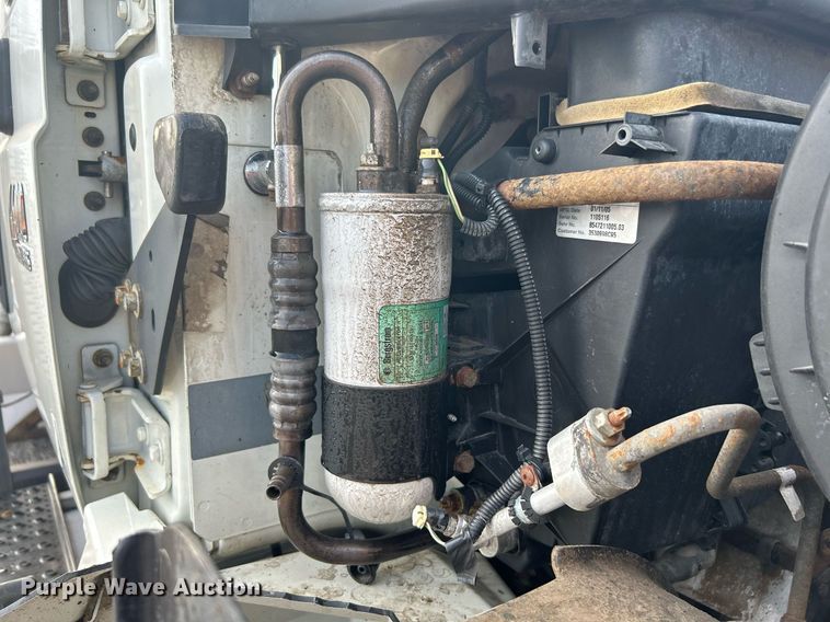 image for item KW9116 2006 International 4400  fuel truck