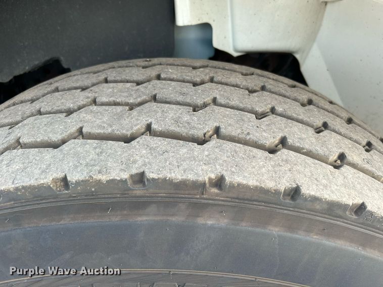 image for item KW9116 2006 International 4400  fuel truck