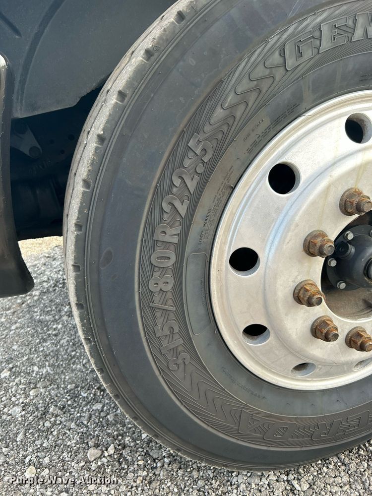 image for item KW9116 2006 International 4400  fuel truck