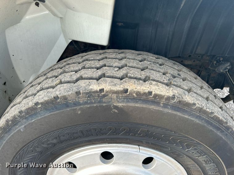 image for item KW9116 2006 International 4400  fuel truck