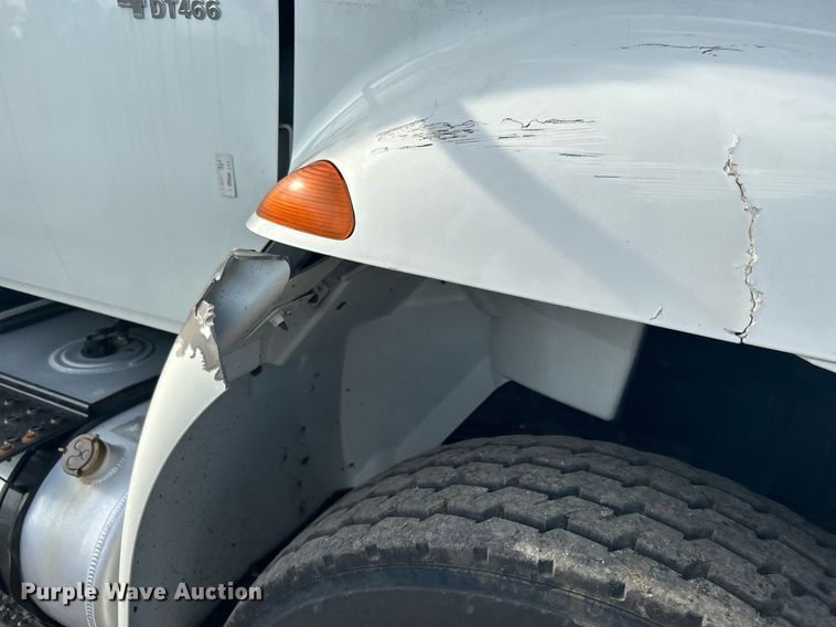 image for item KW9116 2006 International 4400  fuel truck