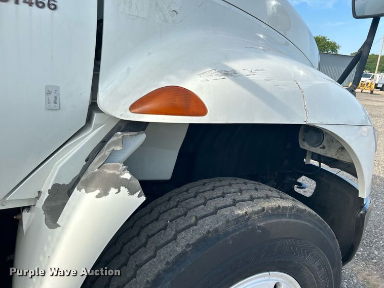 image for item KW9116 2006 International 4400  fuel truck