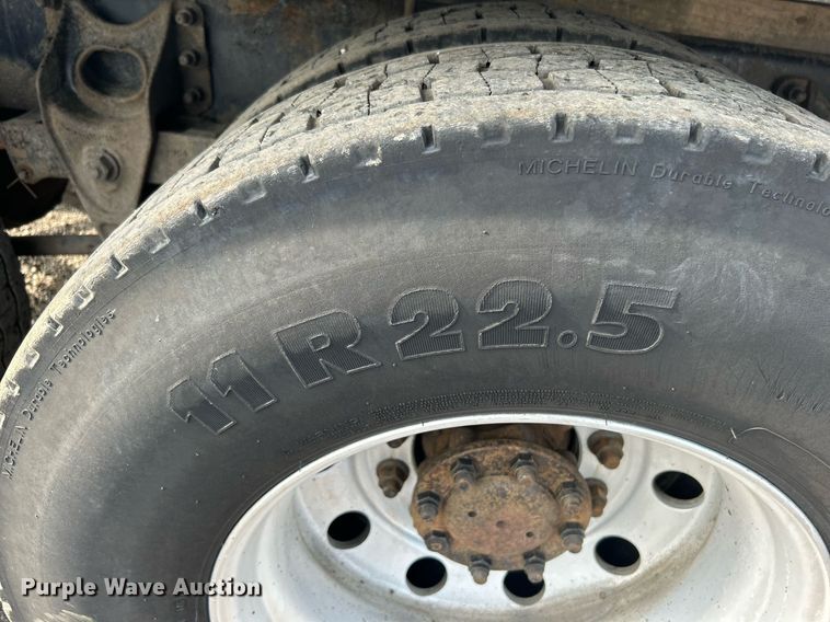 image for item KW9116 2006 International 4400  fuel truck