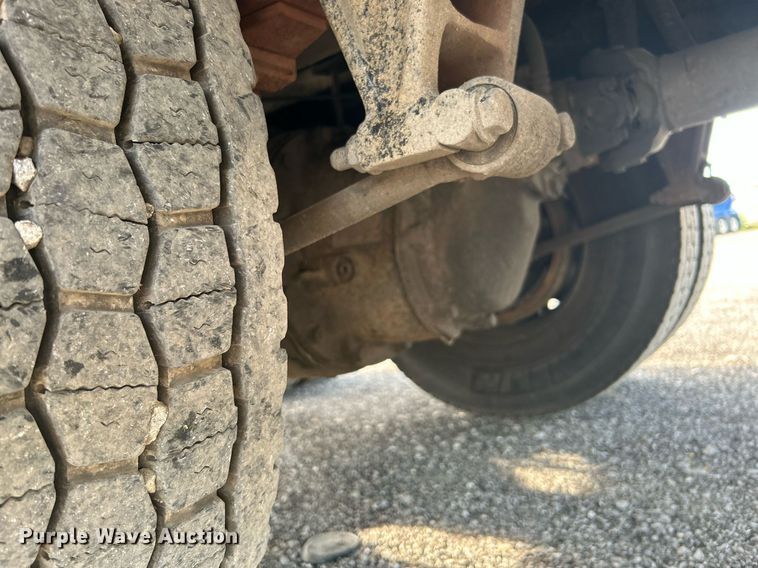 image for item KW9116 2006 International 4400  fuel truck