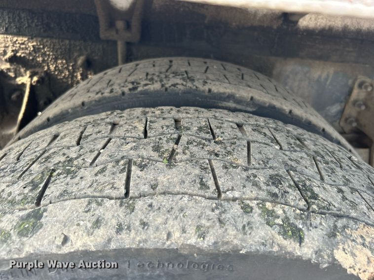 image for item KW9116 2006 International 4400  fuel truck