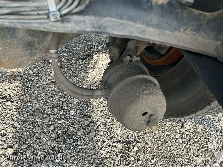 image for item KW9116 2006 International 4400  fuel truck