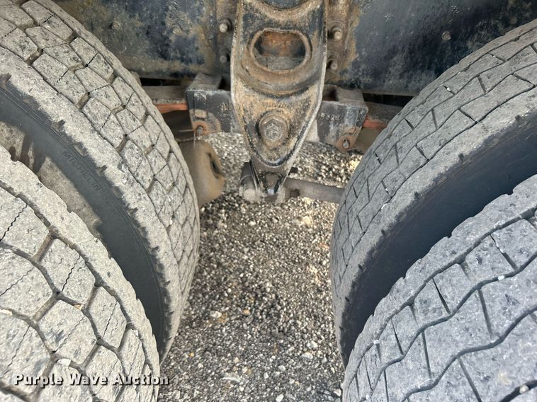 image for item KW9116 2006 International 4400  fuel truck