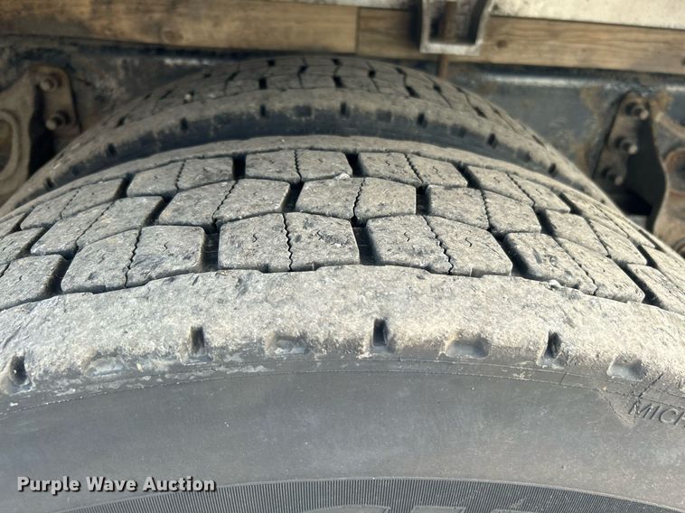 image for item KW9116 2006 International 4400  fuel truck