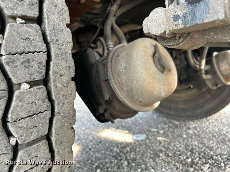 image for item KW9116 2006 International 4400  fuel truck