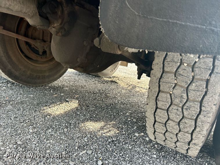 image for item KW9116 2006 International 4400  fuel truck