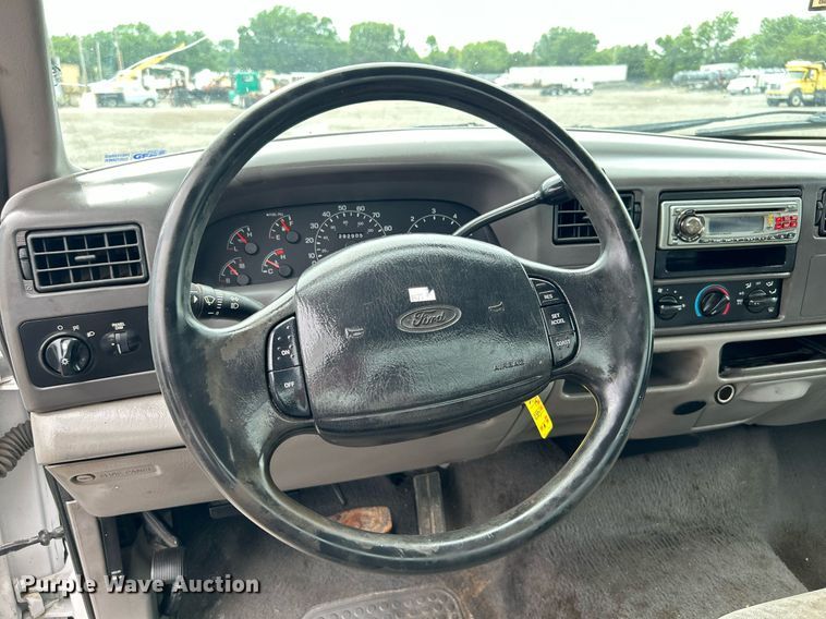 image for item KW9211 2000 Ford F450 Super Duty  box truck