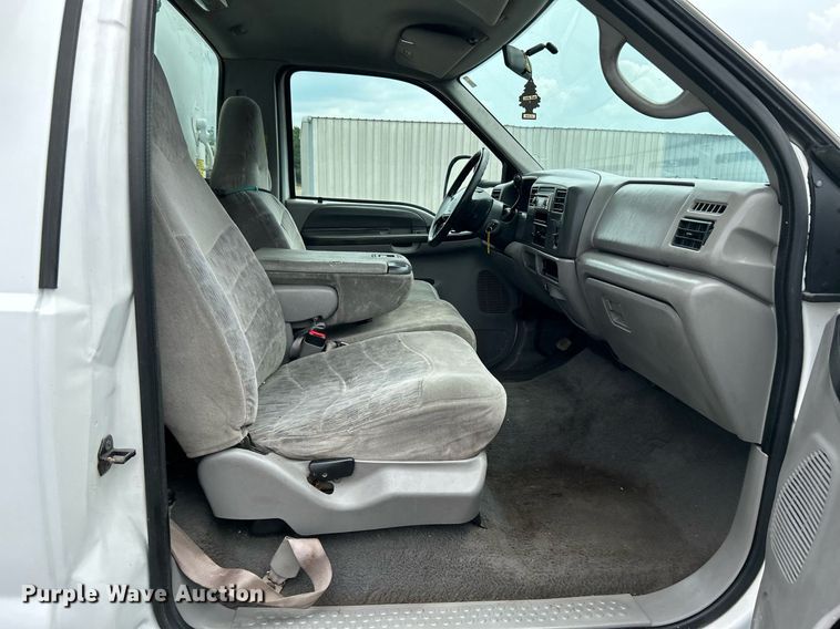 image for item KW9211 2000 Ford F450 Super Duty  box truck