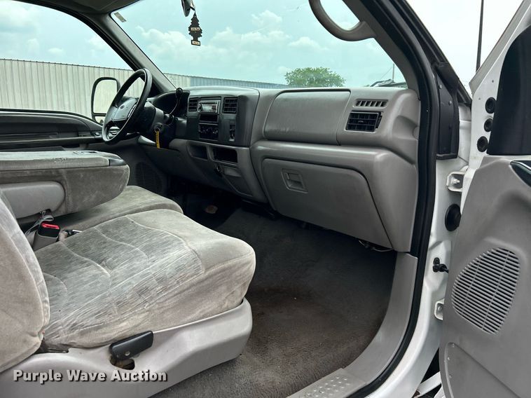 image for item KW9211 2000 Ford F450 Super Duty  box truck