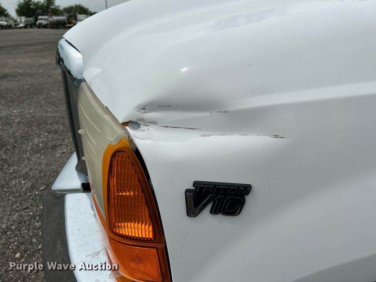 image for item KW9211 2000 Ford F450 Super Duty  box truck