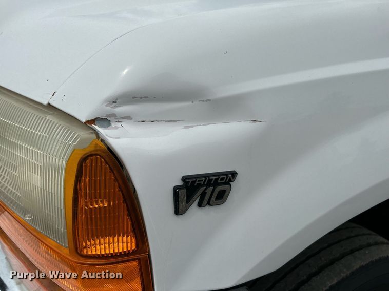 image for item KW9211 2000 Ford F450 Super Duty  box truck