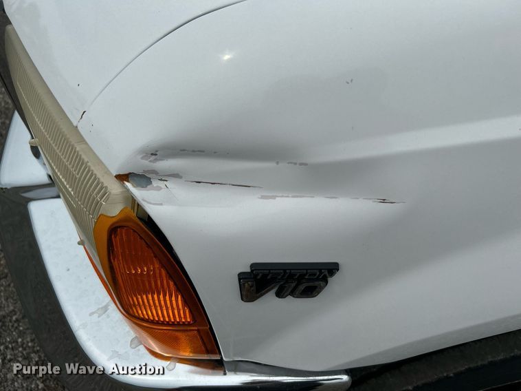 image for item KW9211 2000 Ford F450 Super Duty  box truck