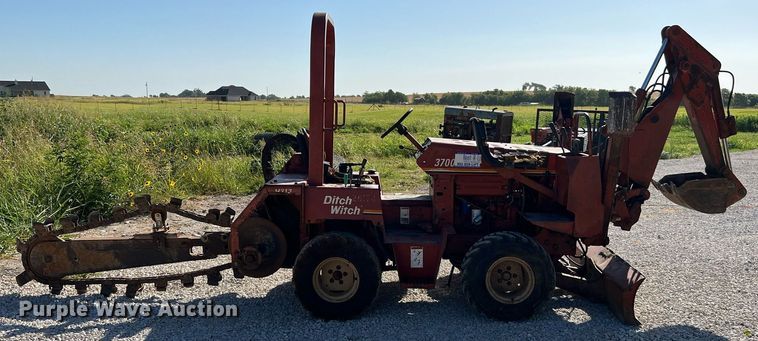 image for item LF9380 2000 Ditch Witch 3700  trencher