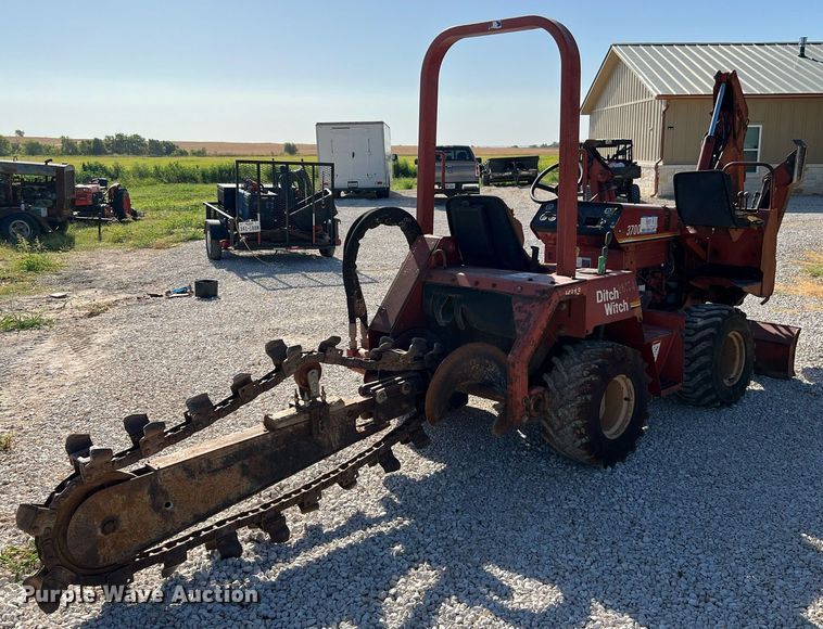 image for item LF9380 2000 Ditch Witch 3700  trencher