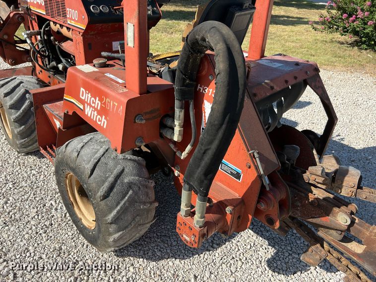 image for item LF9380 2000 Ditch Witch 3700  trencher