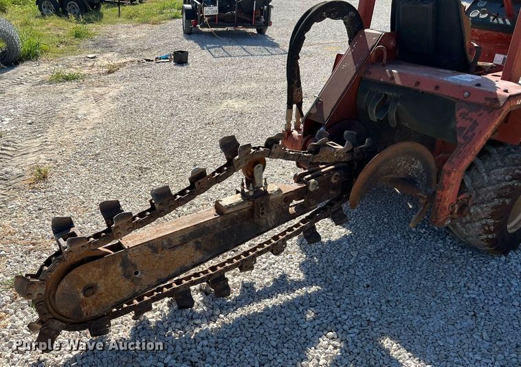 image for item LF9380 2000 Ditch Witch 3700  trencher