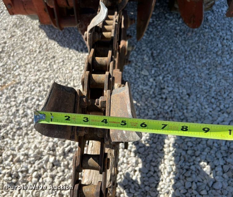 image for item LF9380 2000 Ditch Witch 3700  trencher