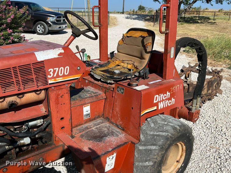 image for item LF9380 2000 Ditch Witch 3700  trencher