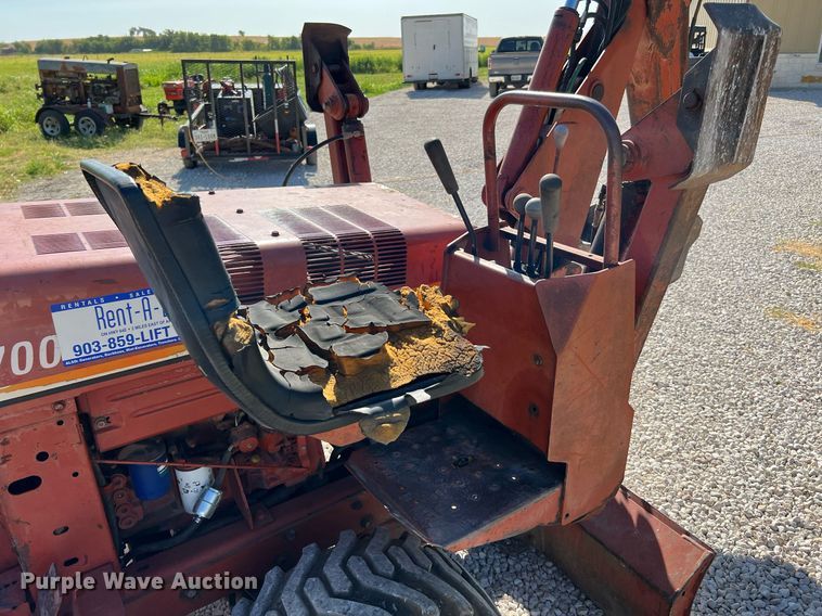 image for item LF9380 2000 Ditch Witch 3700  trencher