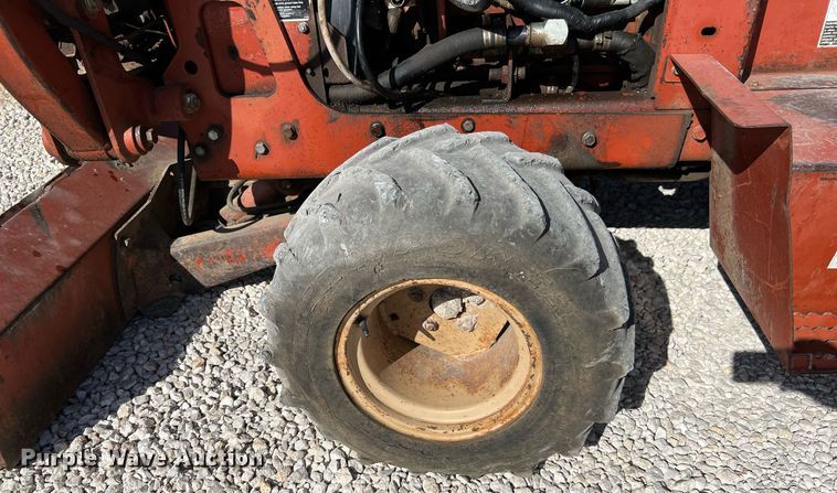 image for item LF9380 2000 Ditch Witch 3700  trencher