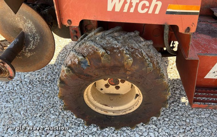 image for item LF9380 2000 Ditch Witch 3700  trencher