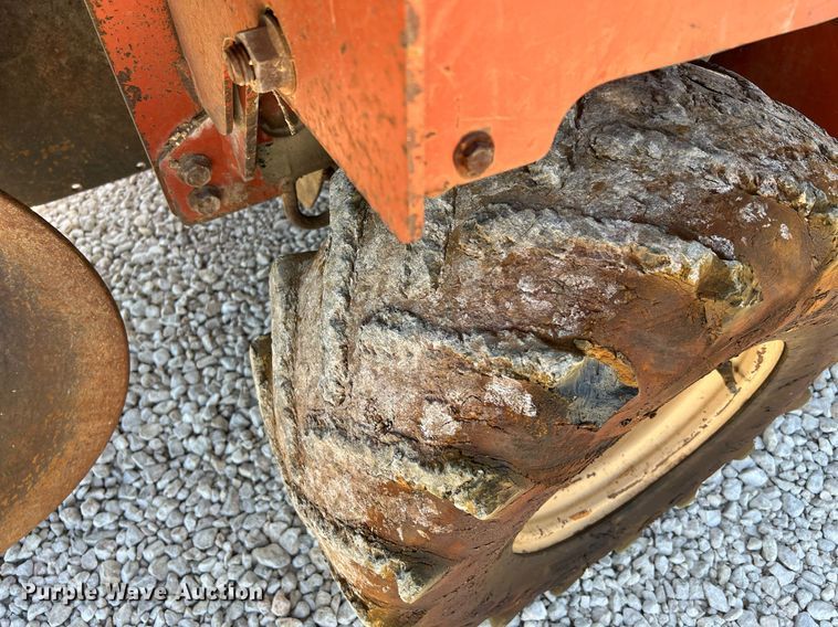 image for item LF9380 2000 Ditch Witch 3700  trencher