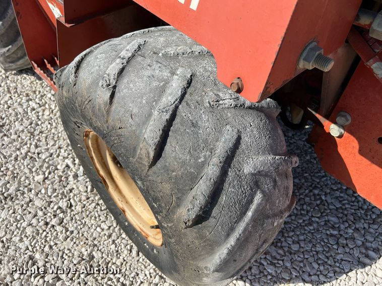 image for item LF9380 2000 Ditch Witch 3700  trencher