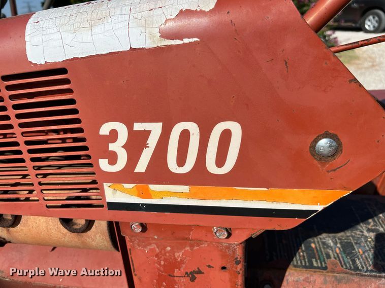 image for item LF9380 2000 Ditch Witch 3700  trencher