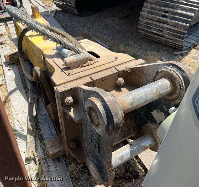 image for item LF9413 2018 Epiroc HB 2000  breaker