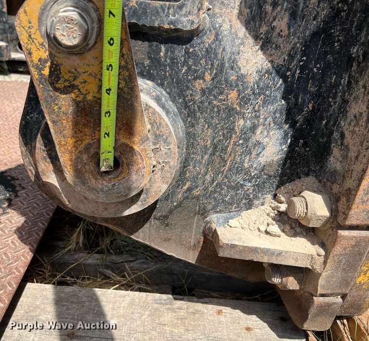 image for item LF9413 2018 Epiroc HB 2000  breaker