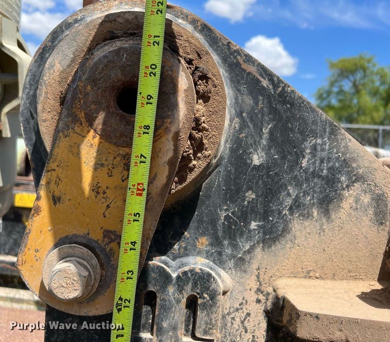 image for item LF9413 2018 Epiroc HB 2000  breaker