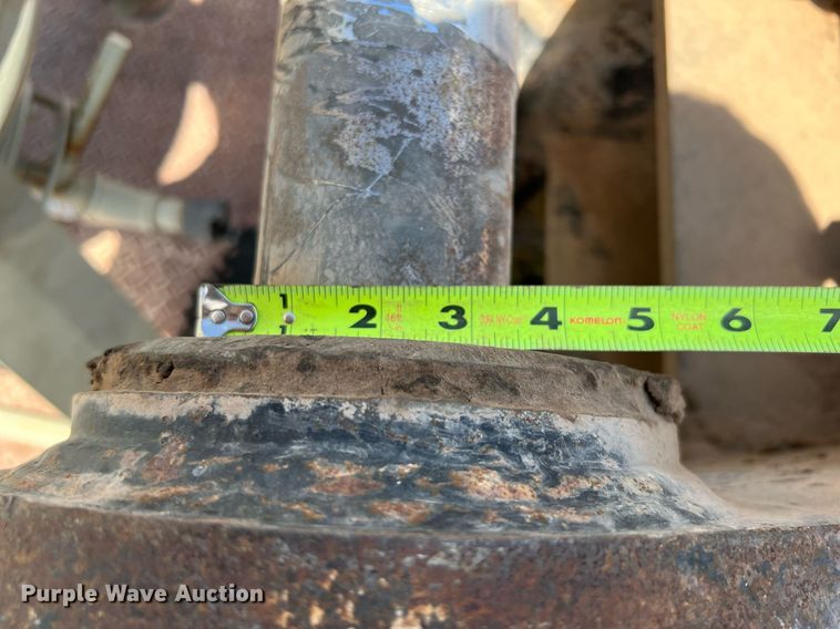 image for item LF9413 2018 Epiroc HB 2000  breaker