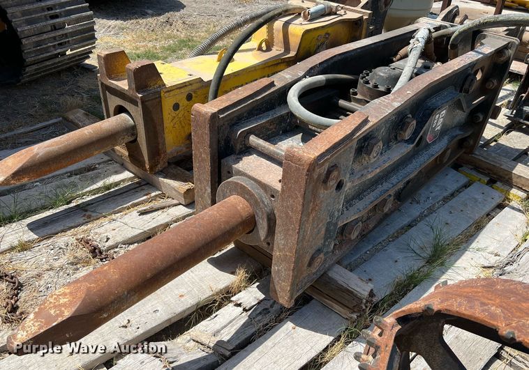 image for item LF9414 Caterpillar B35  breaker