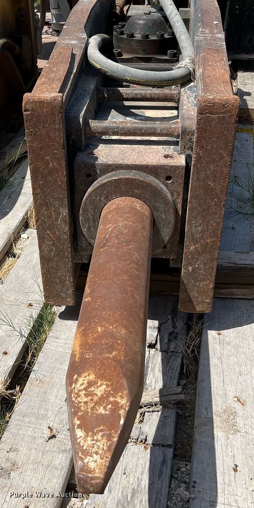 image for item LF9414 Caterpillar B35  breaker