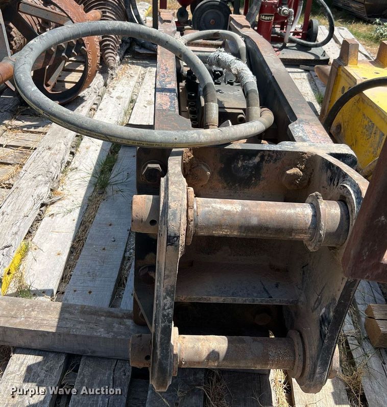 image for item LF9414 Caterpillar B35  breaker