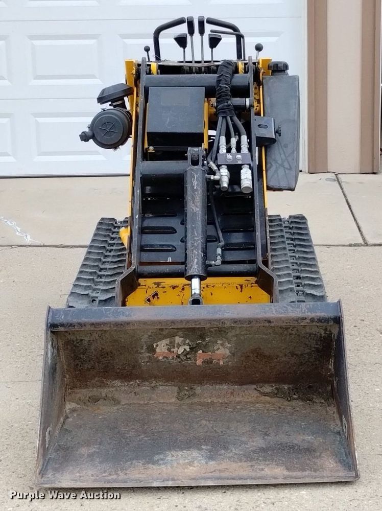 image for item LP9660 2015 Morbark Boxer 320  compact utility loader