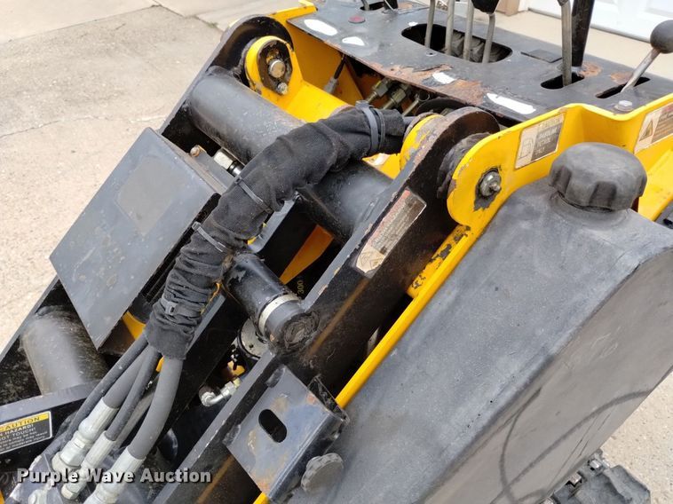 image for item LP9660 2015 Morbark Boxer 320  compact utility loader