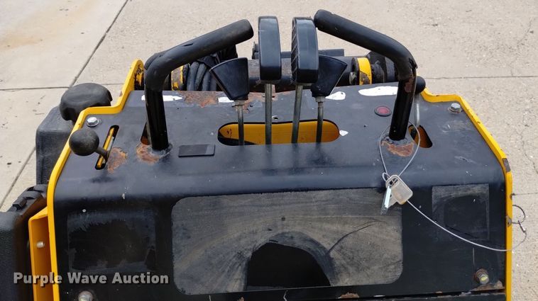 image for item LP9660 2015 Morbark Boxer 320  compact utility loader