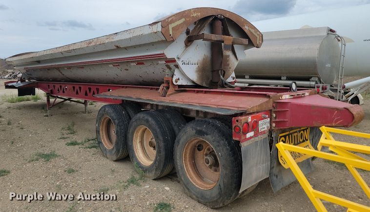 image for item LQ9083 2001 Midland  side dump trailer