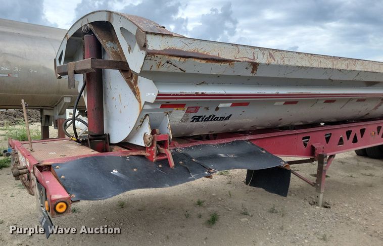 image for item LQ9083 2001 Midland  side dump trailer