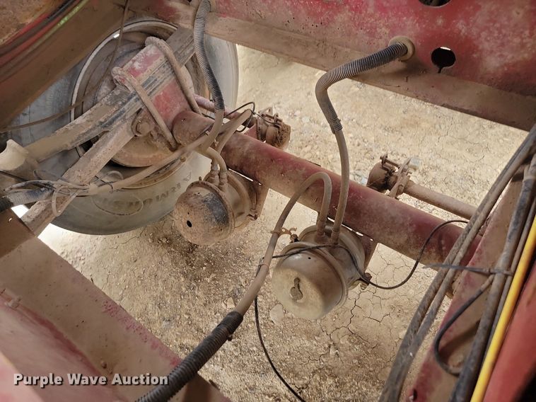 image for item LQ9083 2001 Midland  side dump trailer