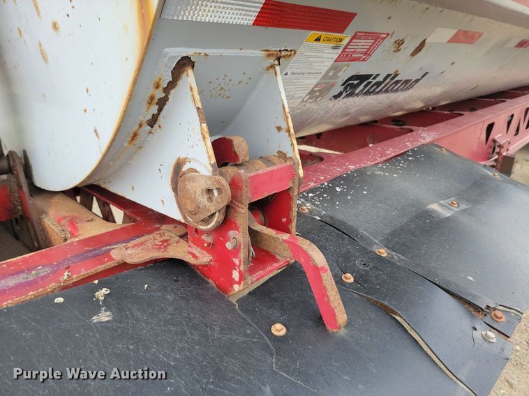 image for item LQ9083 2001 Midland  side dump trailer