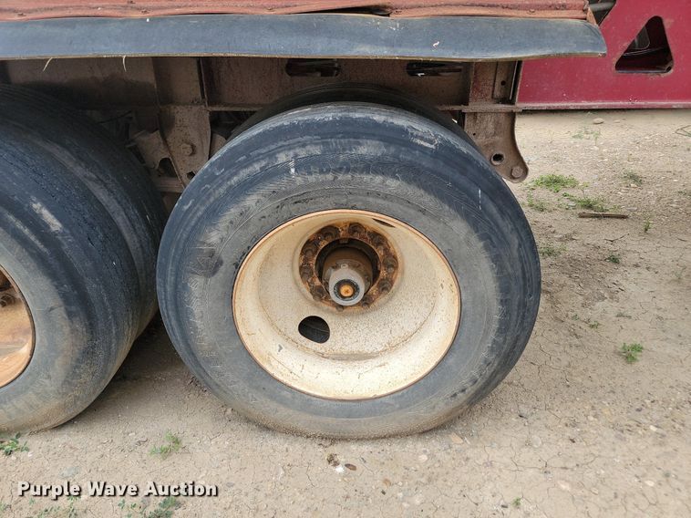 image for item LQ9083 2001 Midland  side dump trailer